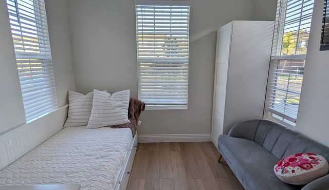 Charming private room with own entrance, AC, WiFi, Chromecast in Irvine