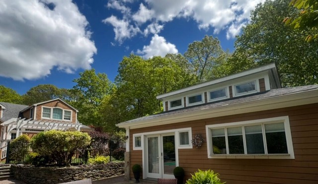 “Charming private studio, kitchenette setup, cable TV, private entrance.”