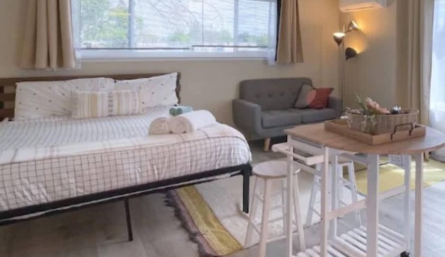 Charming Private Studio near the river