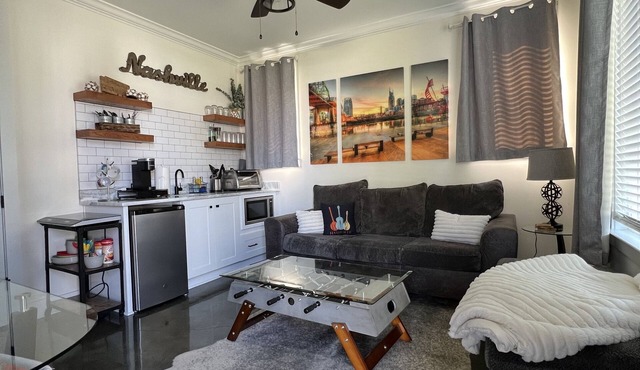 Charming Private Suite-2 Miles to Downtown!