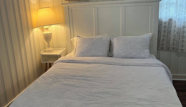 Charming Private Bedroom with WiFi, AC in awesome Milledgeville