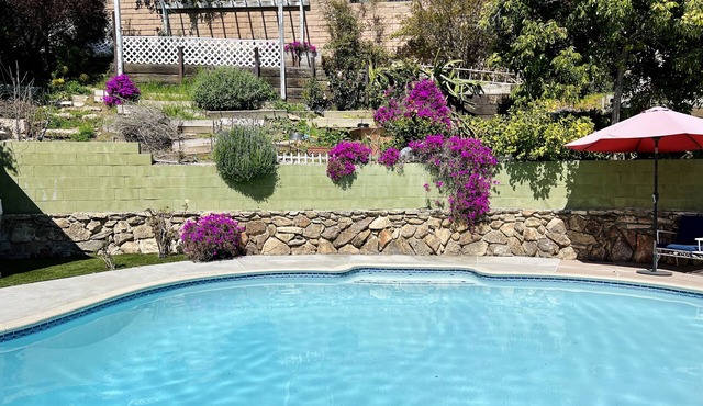 Charming/Private/Centrally Located, 3B/2.5B Home