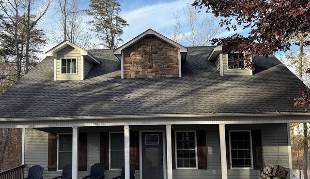 Charming Private Yet Convenient Lake Front 4-bedroom house in Wirtz