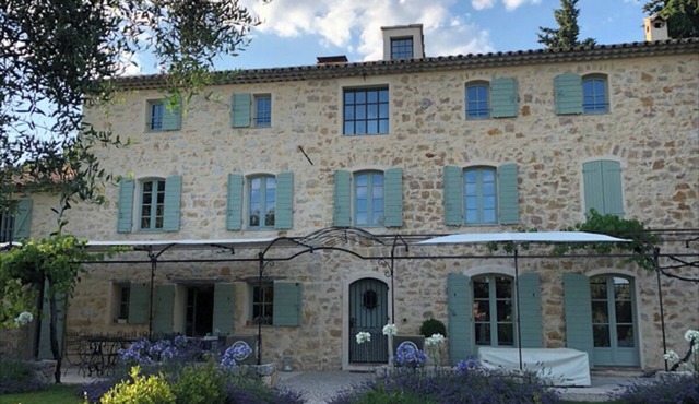 Charming Provencal Villa set in the heart of the Medieval village of Chateauneuf