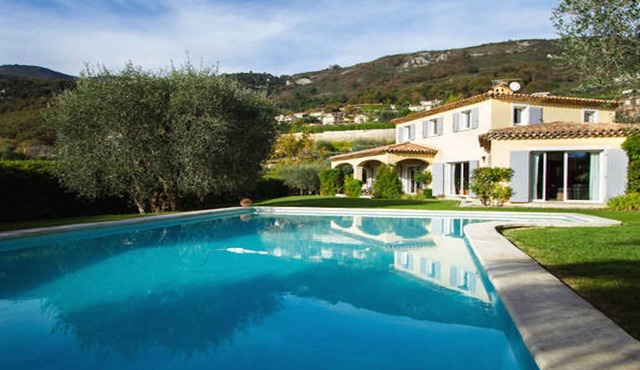 Charming Provencalvilla, swimming pool, pool house,very quiet,south, olive trees