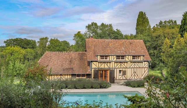 Charming Property, heated private swimming pool in countryside, beaches at 5km