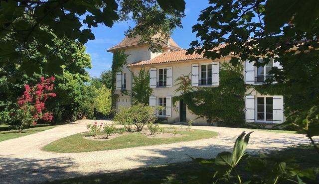 Charming property with exceptional views and infinity pool