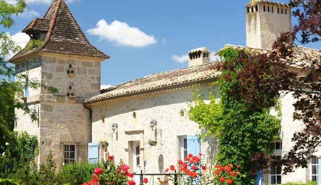 Charming property -ideal for 8- with swimming pool surrounded by hazelnut trees