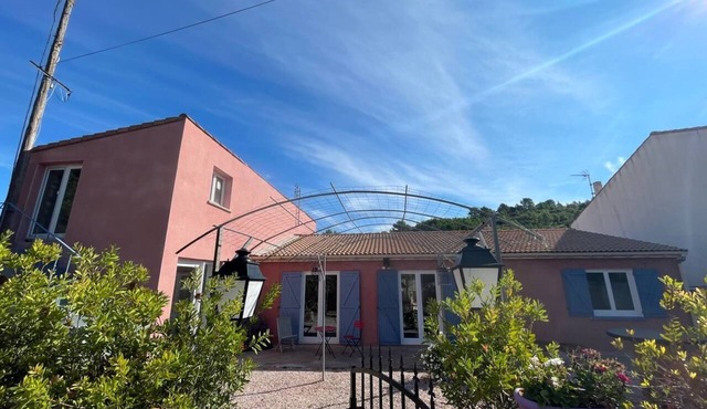 Charming property surrounded by vineyards near St Chinian