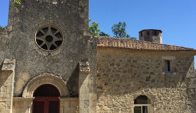 Charming property with its chapel and towers