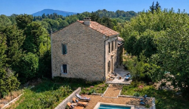 Charming Provencal farmhouse with swimming pool and jacuzzi sleeps up to 8 🌿☀️