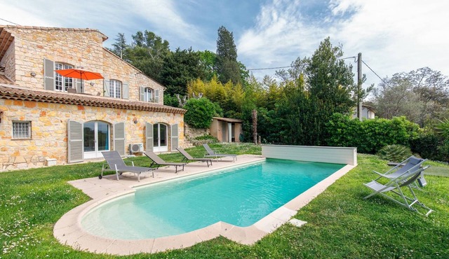 Charming Provencal farmhouse, swimming pool, sea view. Ideal for your holidays in Mougins!
