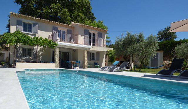 Charming Provencal house, all comforts, large garden, heated swimming pool
