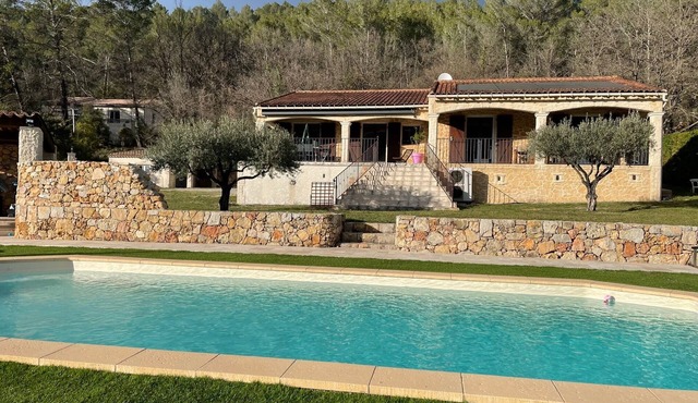 Charming Provencal villa with swimming pool, spa, table tennis.