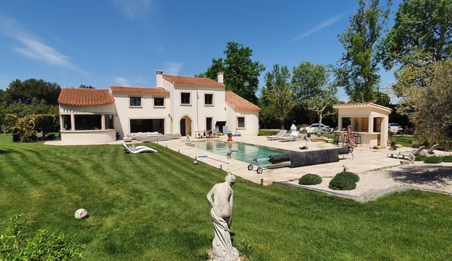 Charming Provencal villa with pool Cabriès