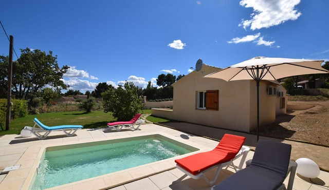 Charming Provencal Villa, Contemporary, New, between South Luberon and Durance