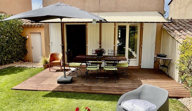 Charming Provence Villa: 3BR, Pool, A/C, Wi-Fi, Parking, Golf Nearby