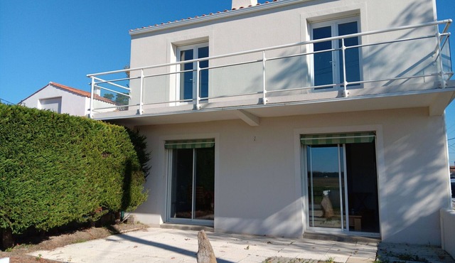 Charming quiet house near Lay for 5 people