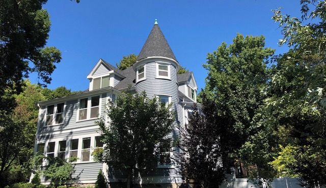 Charming Queen Anne Victorian in Excellent Location, 3 bedrms, office, WIFI&More
