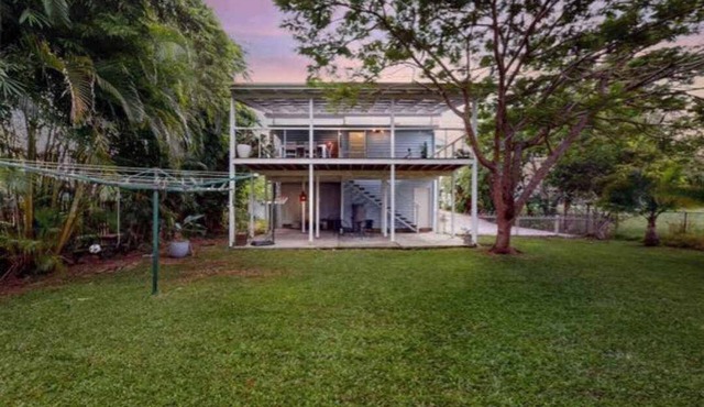 Charming Queenslander in Beachmere: WiFi, A/C, Netflix, Kayo, Sleeps up to 10.