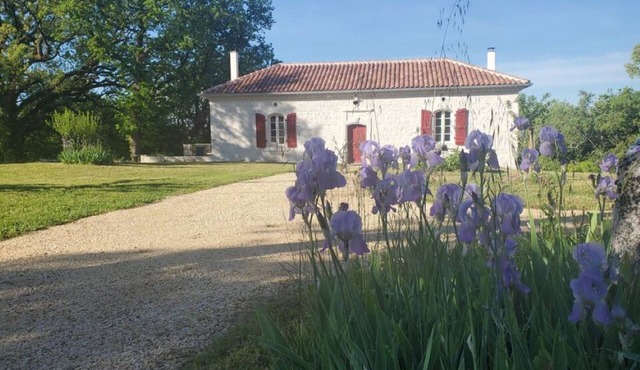 Charming Quercy farmhouse with swimming pool for lovers of peace and nature