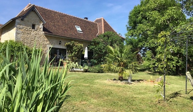 Charming Quercynnoise for 6 people with private SPA on 6000 m2 of land