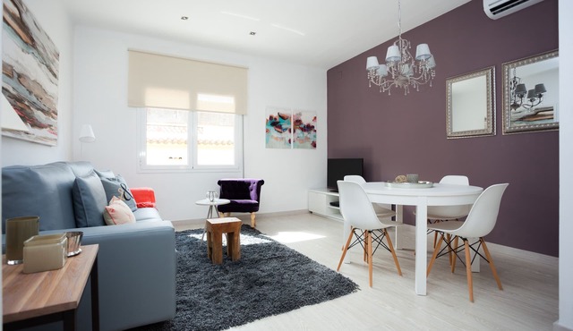 CHARMING & QUIET APARTMENT WITH BALCONY AND PARKING NEAR PARK GÜELL