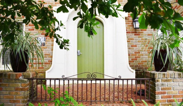 Charming, Quiet Apartment in the Heart of Montrose