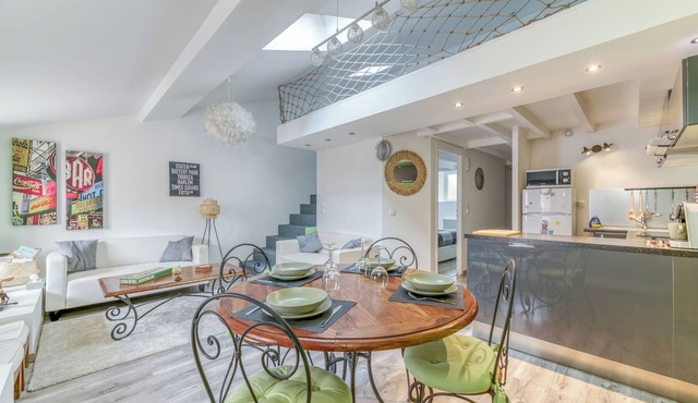 Charming/Quiet/Bright