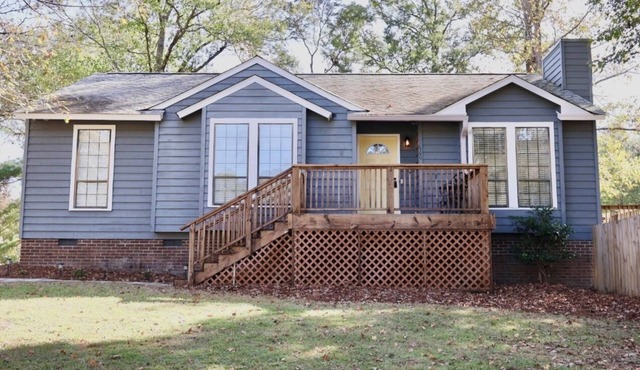 Charming, Quiet, Comfortable 2bd/2ba Home in lovely neighborhood EPIC backyard.