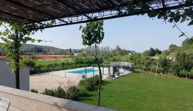 Charming, quiet farmhouse with private pool in a privileged setting