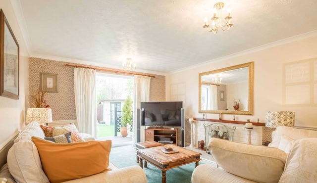 Charming & Quiet 4 Bedroom Residential Home