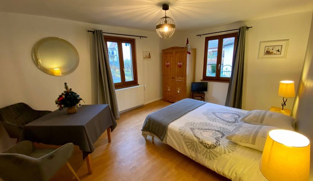 CHARMING, QUIET GITE ON THE WINE ROUTE WITH GARDEN