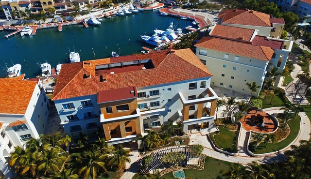 Charming, quiet, luxury and beautiful Marina Apartment