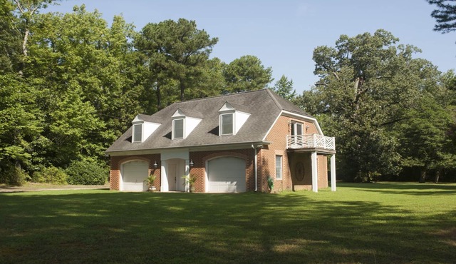 Charming Quiet Retreat on North River in Historic Gloucester, Virginia