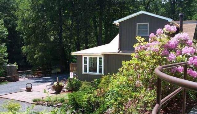 Charming, quiet, riverfront, scenic, private