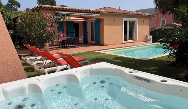 Charming, quiet villa with heated pool and Jacuzzi