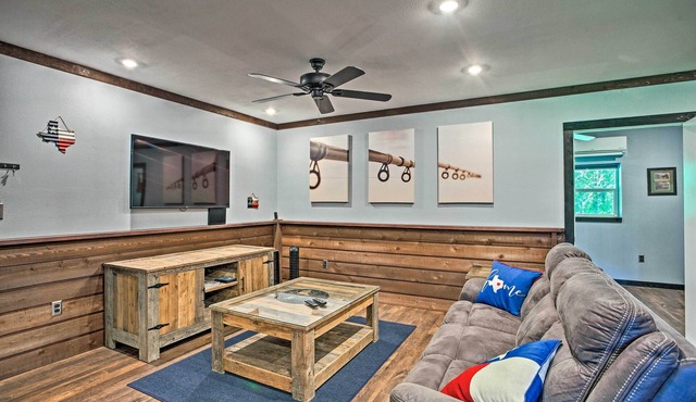 Charming Quitman Cabin < 2 Miles to Lake Fork