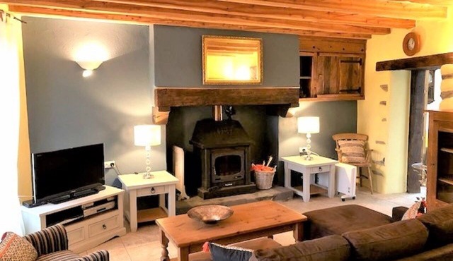 Charming Rural Cottage just 100m from the Nantes - Brest Canal