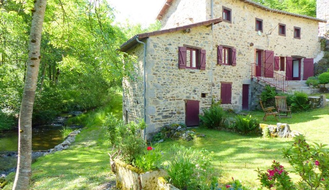 Charming Renovated Mill: Nature Retreat with Fishing, Family Amenities & Wi-Fi