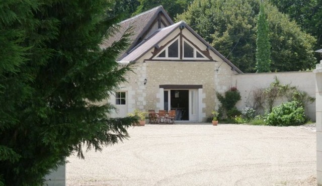 Charming Restored Barn in Loire Valley with Free WiFi, Baby Kit, and Proximity to Top Sites