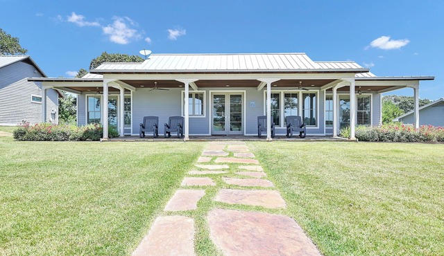 Charming Ranch Cottage/Pasture Views & Porch
