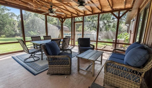 Charming Ranch Near the Island with Small Pool!