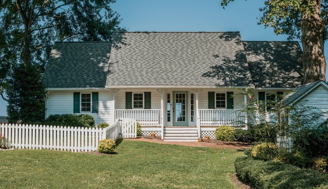 Charming Rappahannock Waterfront Cottage Pool, Fireplace, Kayaks