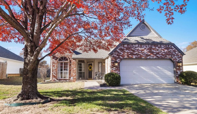 Charming Re-Designed South Tulsa Retreat Offers A Tranquil Stay!