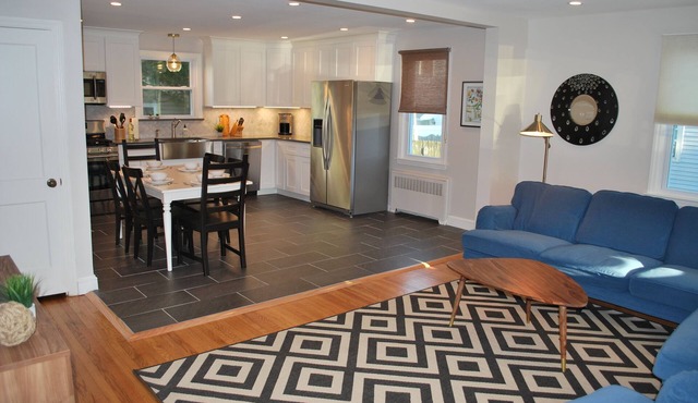 Charming recently reno'd 4-Bed Shore Home. Longer-term winter rates available