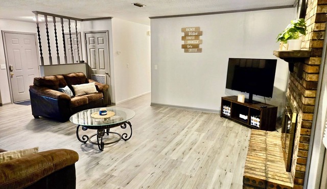 Charming, recently renovated 3 BR house in a quiet neighborhood in Enterprise!