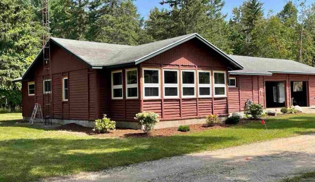 Charming Red Cabin in the woods. A perfect stay just 3 min from ski resort! n