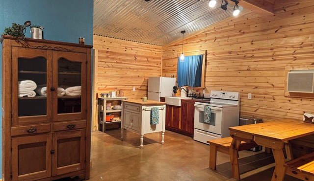Charming Red Cottage Escape in Clifton, Tx near the boarder of Lake Whitney.