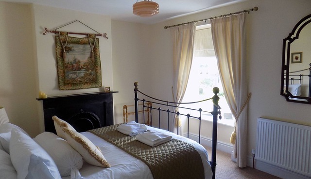 Charming refurbished traditional town house 4 bed "Aunty Mary's",families,groups